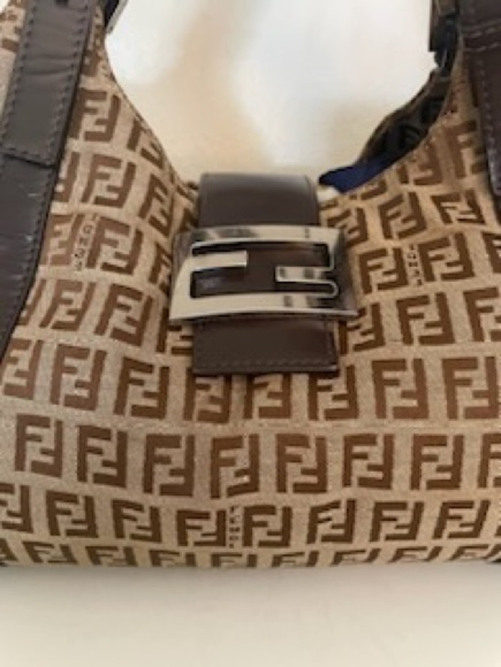Authentic Fendi Zucca Canvas Shoulder Bag – Classic FF Monogram. - Picture 2 of 16